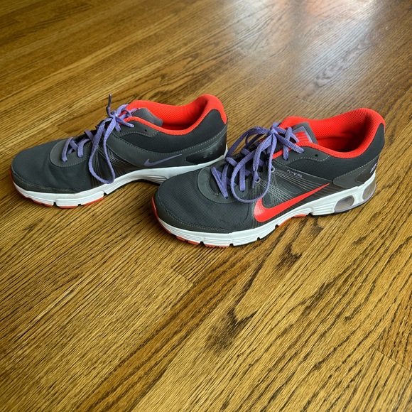 Nike Gray and Red Sneakers with Black Accents - Picture 2 of 8